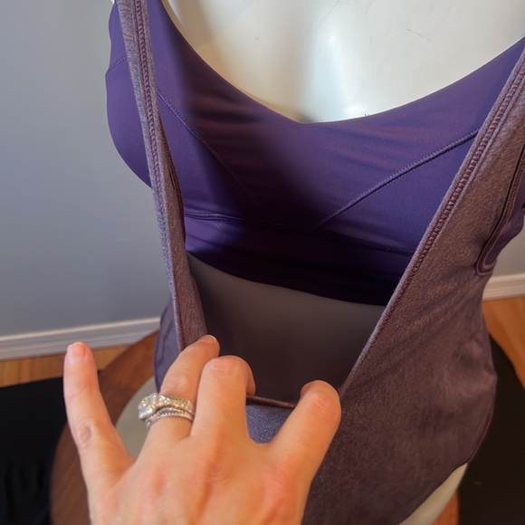Lululemon Tank size 4? - Picture 2 of 6